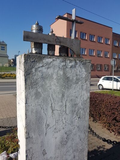 Pomnik w Wieliczce przed odnowieniem. Fot. IPN