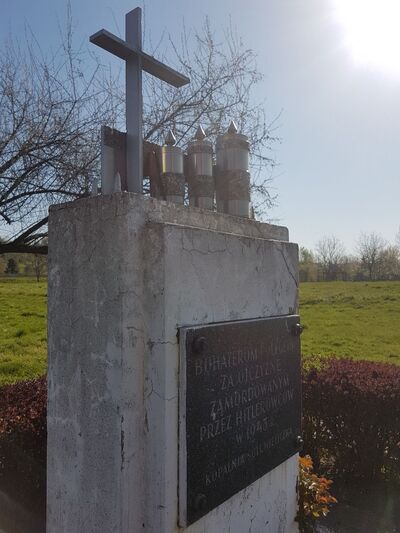 Pomnik w Wieliczce przed odnowieniem. Fot. IPN
