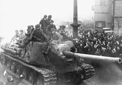 Wkroczenie wojsk sowieckich, luty 1945 r. Zdjęcie propagandowe. Fot. ze zbiorów IPN
