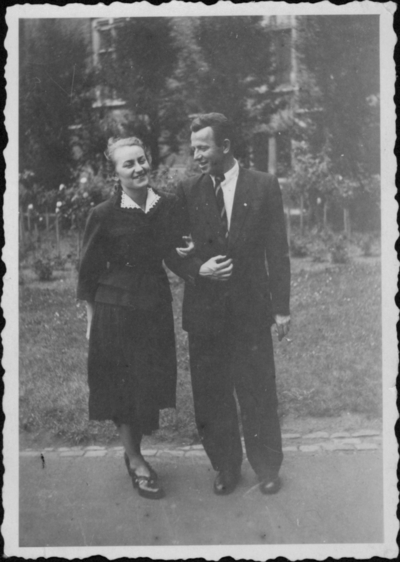 Aleksander Kołodziejczyk z żoną Zdzisławą (Kraków, 1 sierpnia 1949 r.). Fot. Archiwum IPN