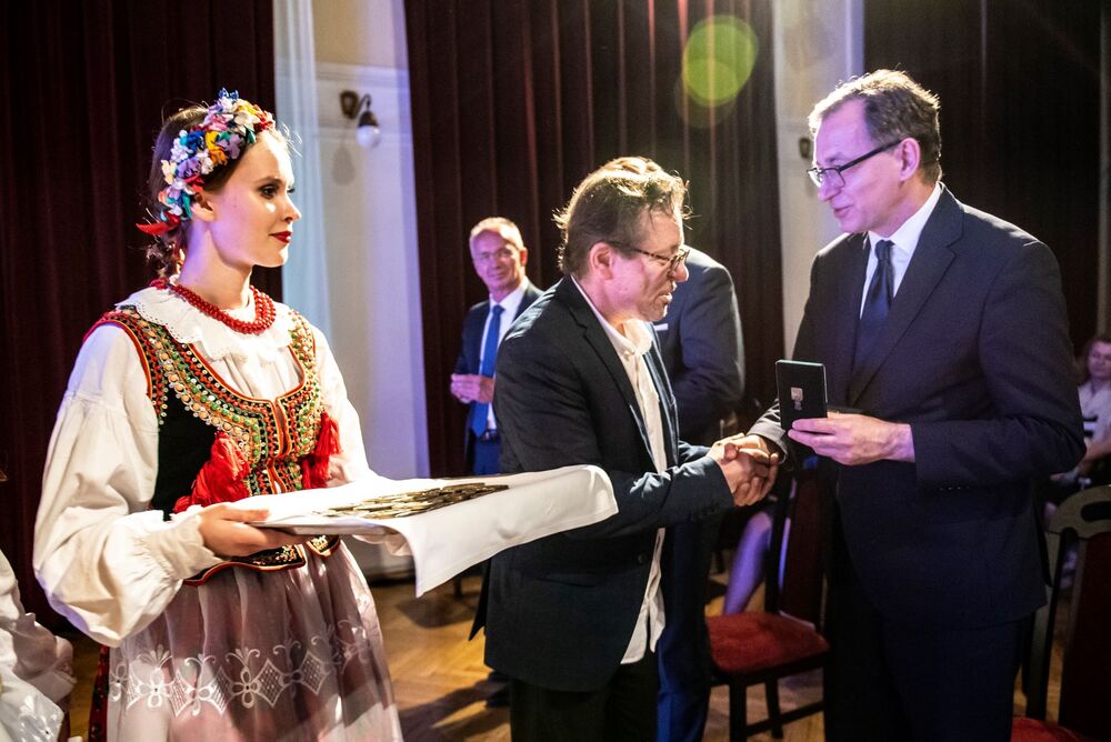 Prezesi IPN oraz Zastępca Dyrektora odznaczeni ryngrafem 400-lecia obecności Zakonu Mniszek Dominikańskich w Krakowie na Gródku - fot. Agnieszka Masłowska (IPN)