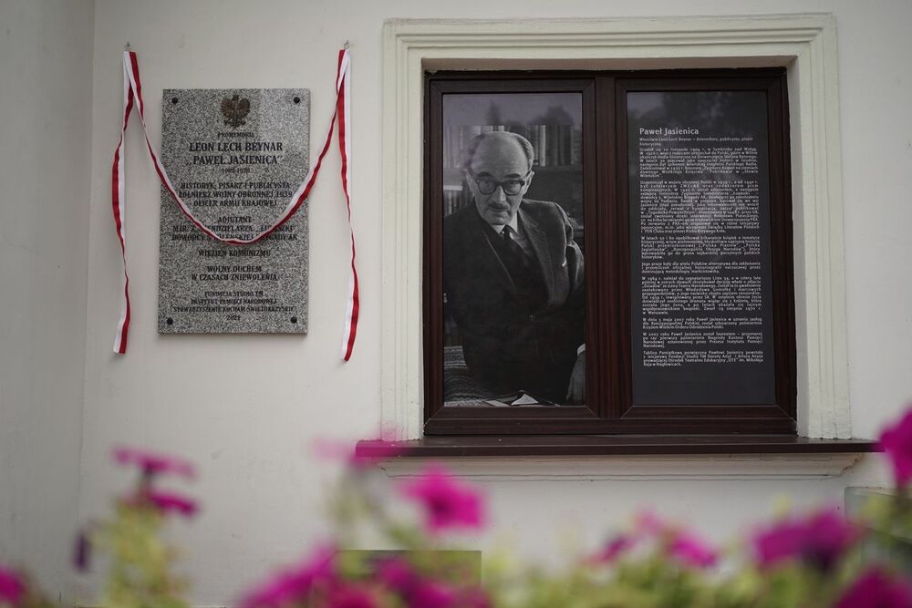 W Nagłowicach upamiętniono Pawła Jasienicę. Fot. Michał Zawisza (IPN)