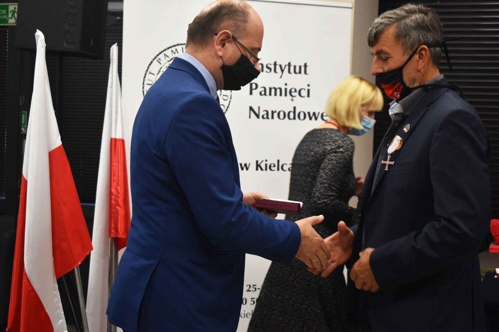 Uroczystość wręczenia Krzyży Wolności i Solidarności w Kielcach. Fot. Katarzyna Pronobis (IPN)