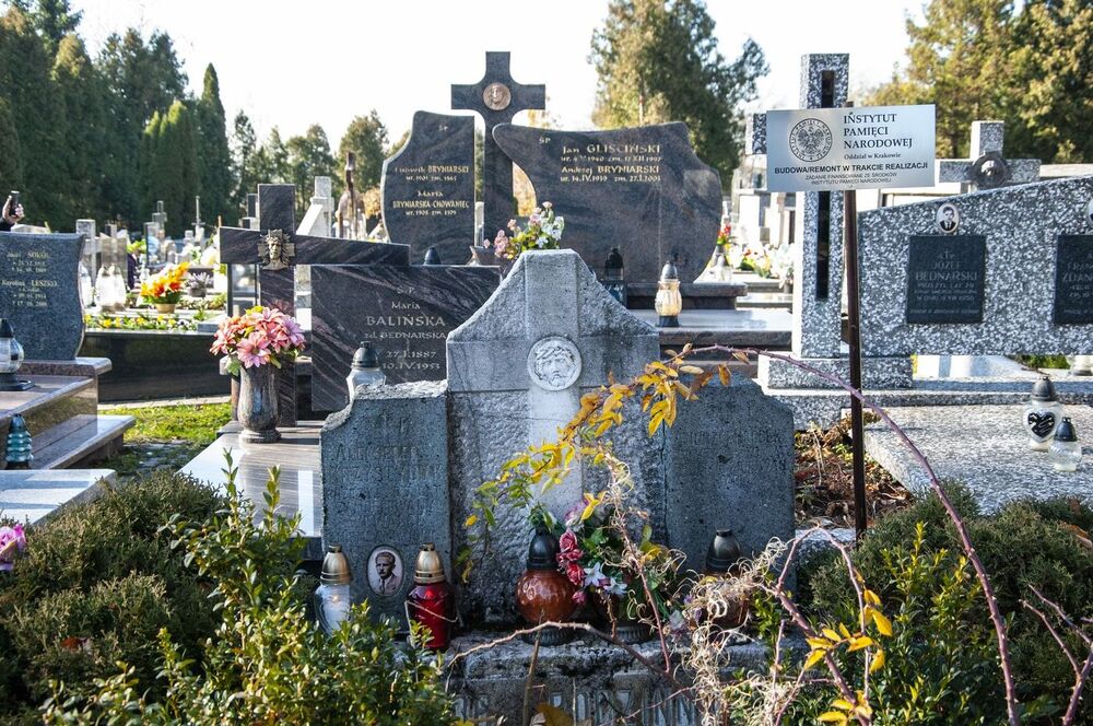 Krakowski IPN remontuje groby weteranów walk o niepodległość Polski. Fot. IPN