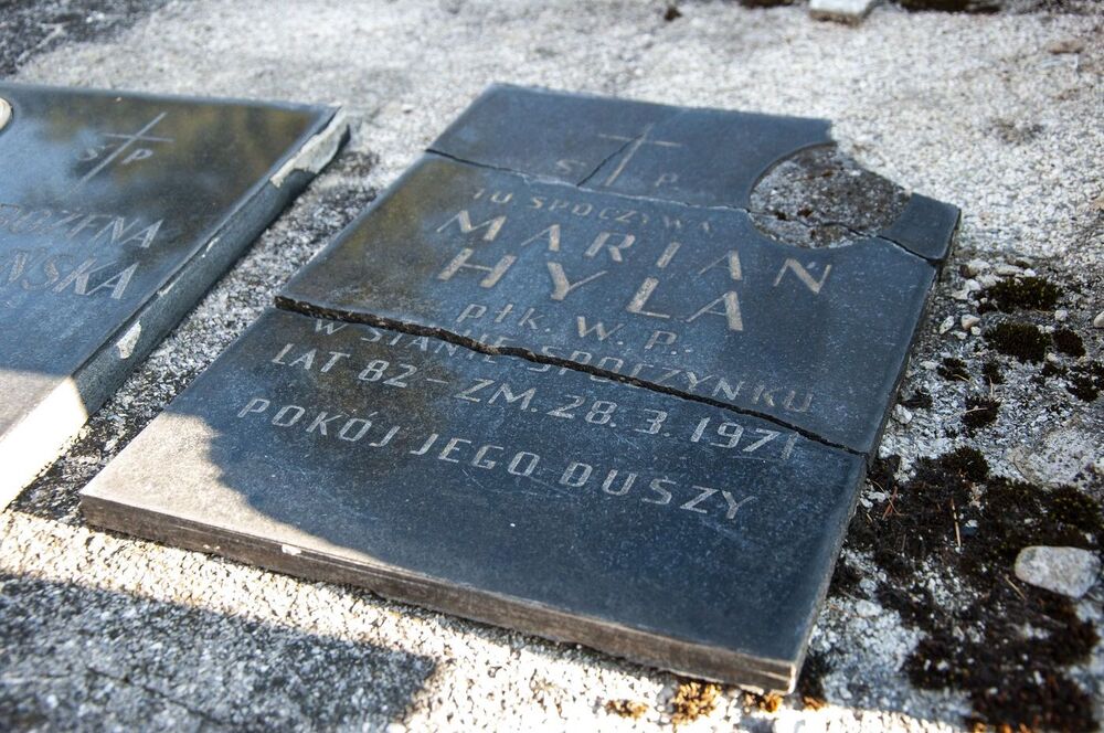 Krakowski IPN remontuje groby weteranów walk o niepodległość Polski. Fot. IPN