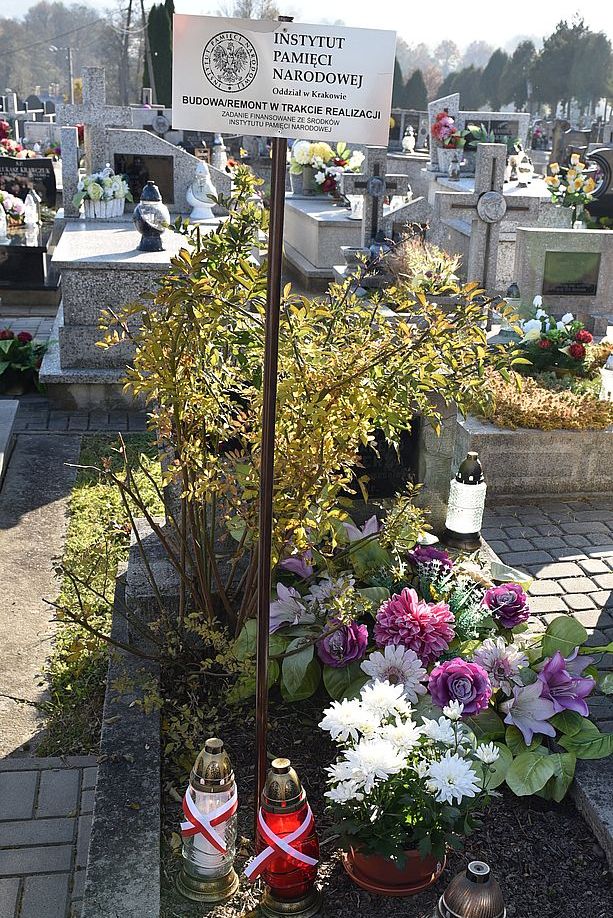 Krakowski IPN remontuje groby weteranów walk o niepodległość Polski. Fot. IPN