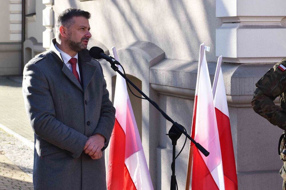 Odsłonięcie tablicy gen. Bolesława Roi w Kielcach. Fot. Katarzyna Pronobis (IPN)