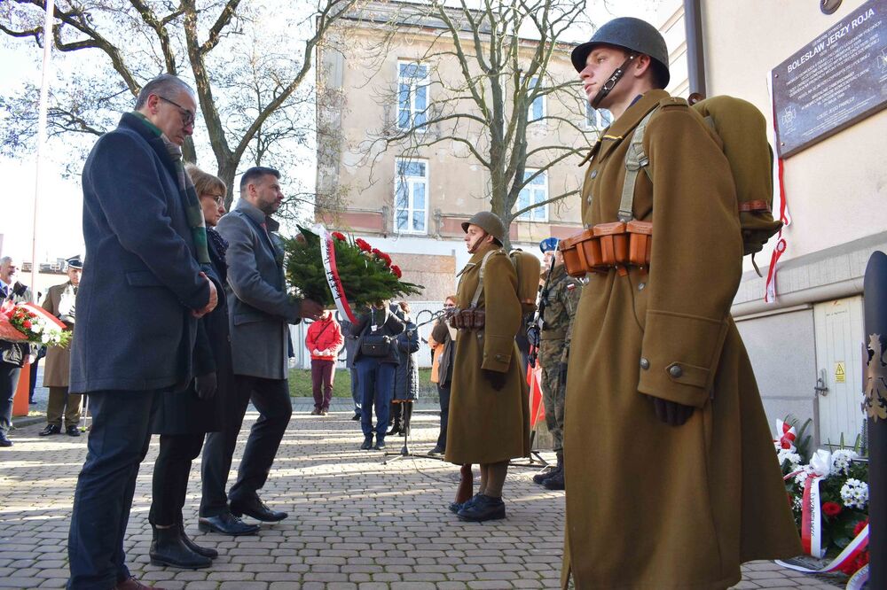 Odsłonięcie tablicy gen. Bolesława Roi w Kielcach. Fot. Katarzyna Pronobis (IPN)