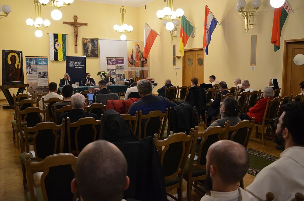 Spotkanie dyskusyjne na Skałce w Krakowie. Fot. Janusz Ślęzak (IPN)