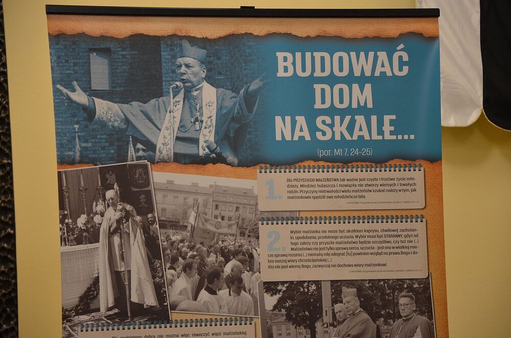 Spotkanie dyskusyjne na Skałce w Krakowie. Fot. Janusz Ślęzak (IPN)