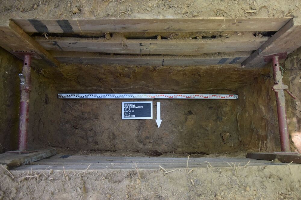 Prace poszukiwawcze na cmentarzu Rakowickim w Krakowie. Fot. IPN