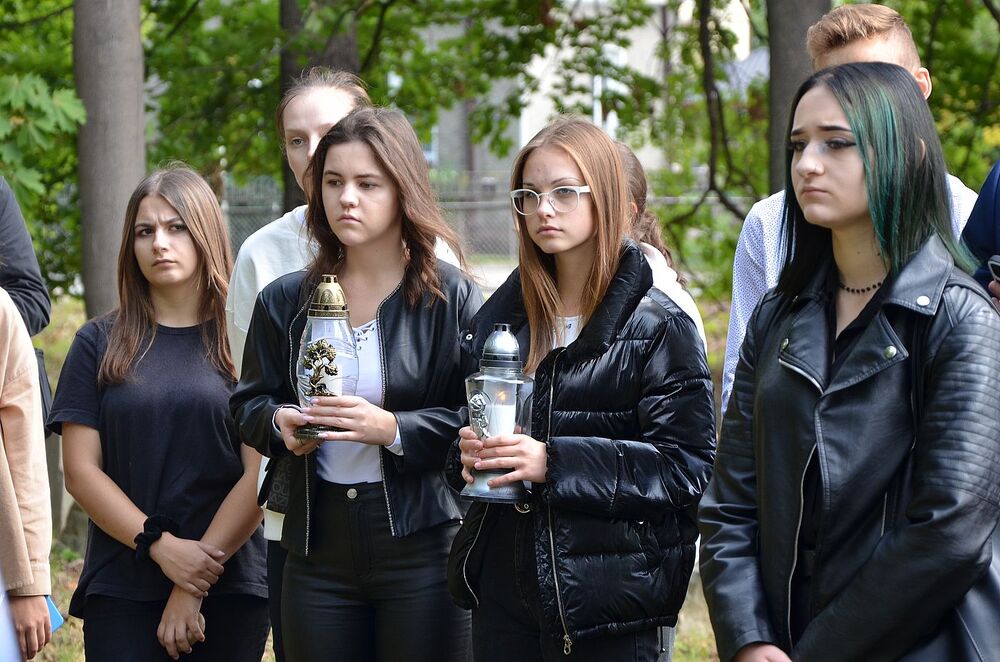 W Dąbrowie Tarnowskiej uczczono pamięć żydowskiej społeczności miasta. Fot. Janusz Ślęzak (IPN)