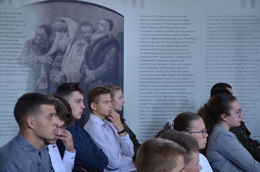 W Dąbrowie Tarnowskiej uczczono pamięć żydowskiej społeczności miasta. Fot. Janusz Ślęzak (IPN)