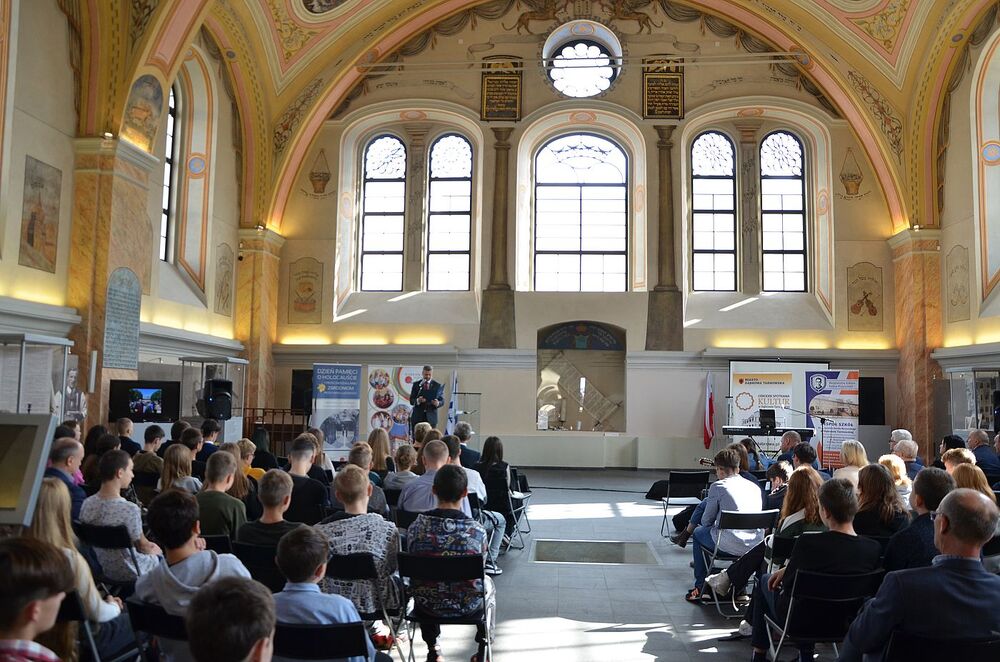 W Dąbrowie Tarnowskiej uczczono pamięć żydowskiej społeczności miasta. Fot. Janusz Ślęzak (IPN)