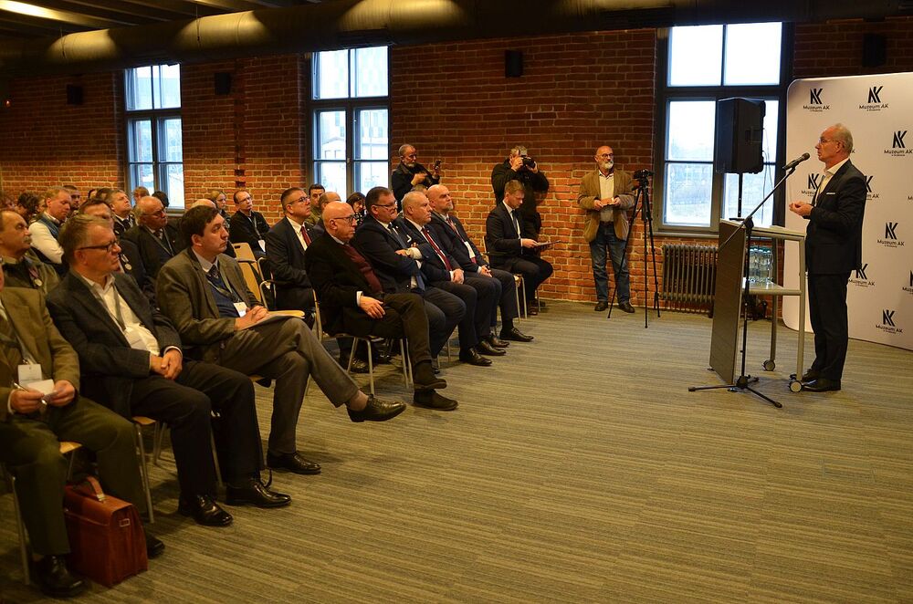 Kraków. Konferencja w 81. rocznicę śmierci marsz. Edwarda Śmigłego-Rydza. Fot. Janusz Ślęzak (IPN)