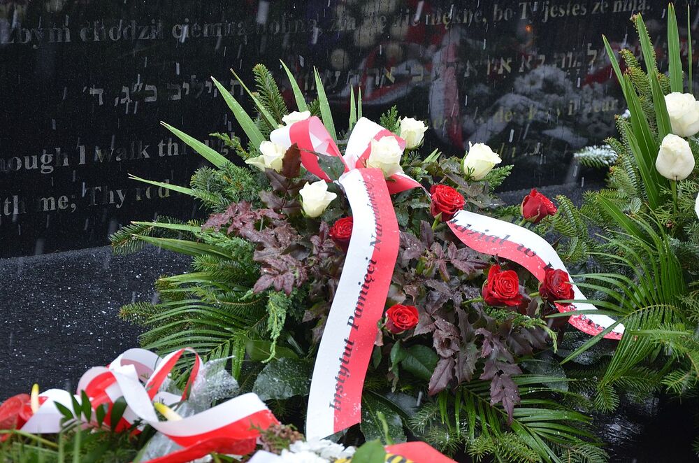 W Brzeszczach uczczono pamięć ofiar marszu śmierci z KL Auschwitz. Fot. Janusz Ślęzak (IPN)