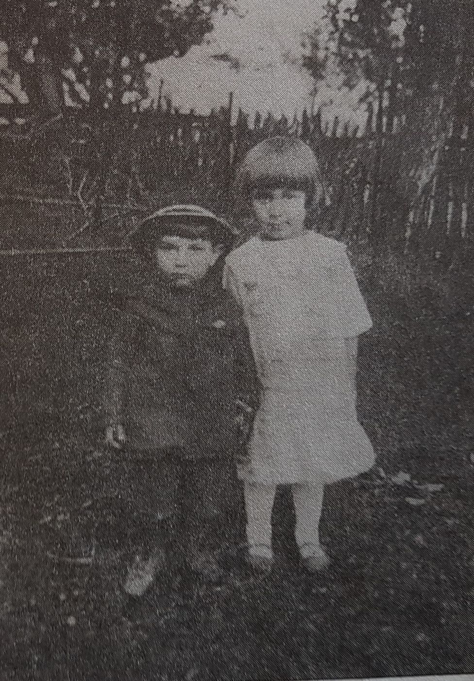 Józef Orkisz z siostrą Heleną (zamężną Wolską, poetką ludową). H. Wolska, Gdzie Dunajec toczy wody, Lublin 1997