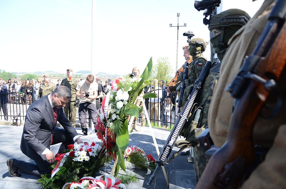 W Wierzbnie złożono hołd gen. Okulickiemu i cichociemnym. Fot. Janusz Ślęzak (IPN)