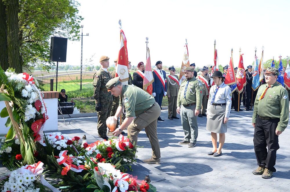 W Wierzbnie złożono hołd gen. Okulickiemu i cichociemnym. Fot. Janusz Ślęzak (IPN)