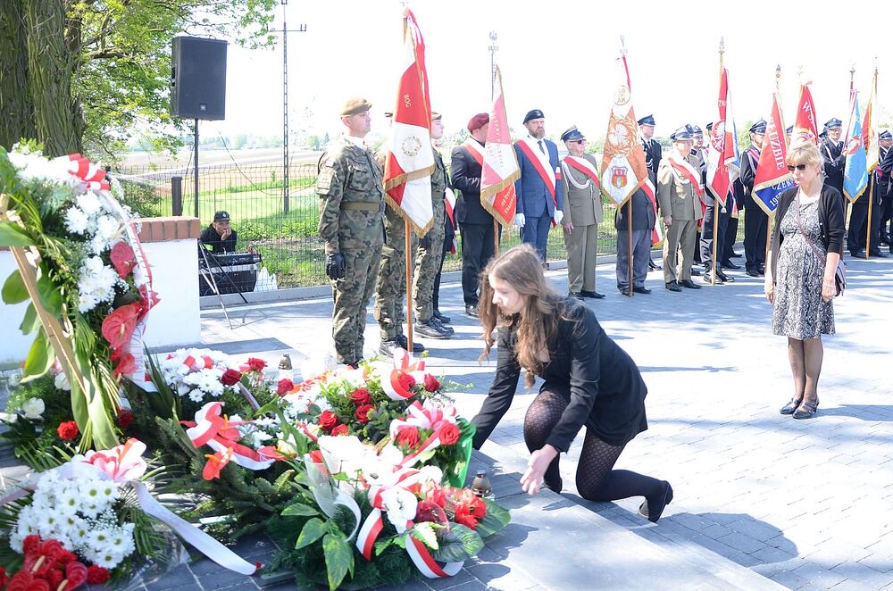 W Wierzbnie złożono hołd gen. Okulickiemu i cichociemnym. Fot. Janusz Ślęzak (IPN)