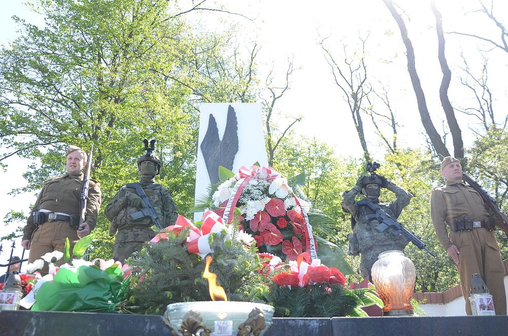 W Wierzbnie złożono hołd gen. Okulickiemu i cichociemnym. Fot. Janusz Ślęzak (IPN)