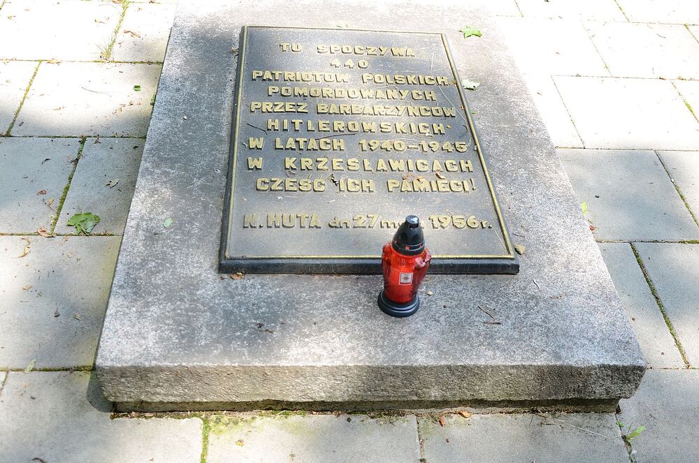 Hołd ofiarom niemieckich egzekucji w forcie „Krzesławice”. Fot. Janusz Ślęzak (IPN)