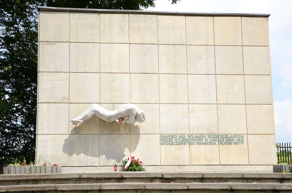 Hołd ofiarom niemieckich egzekucji w forcie „Krzesławice”. Fot. Janusz Ślęzak (IPN)