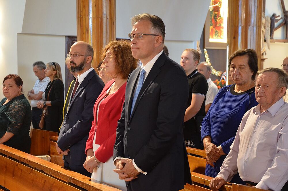 Odsłonięcie tablicy ks. Władysława Gurgacza w Tęgoborzu. Fot. Janusz Ślęzak (IPN)