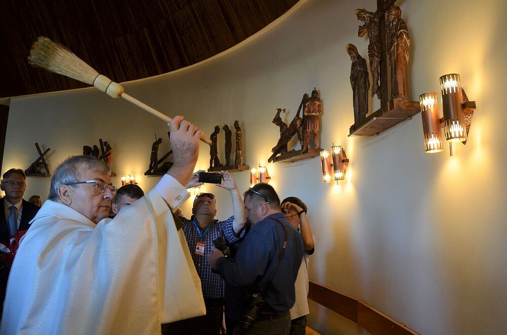 Odsłonięcie tablicy ks. Władysława Gurgacza w Tęgoborzu. Fot. Janusz Ślęzak (IPN)