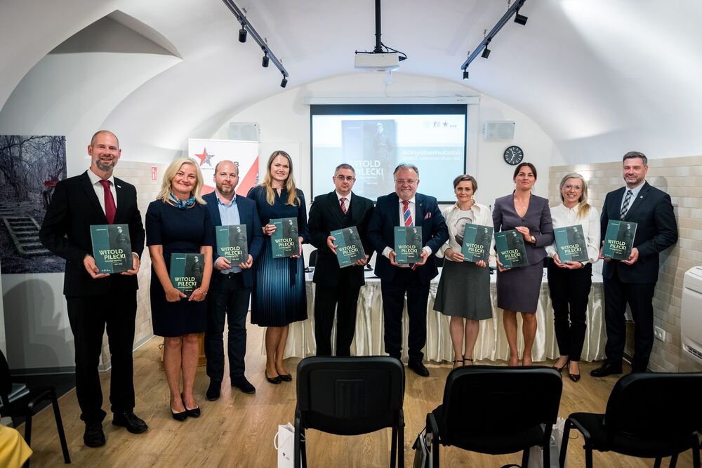 Prezentacja albumu o rtm. Pileckim w Budapeszcie. Fot. NEB