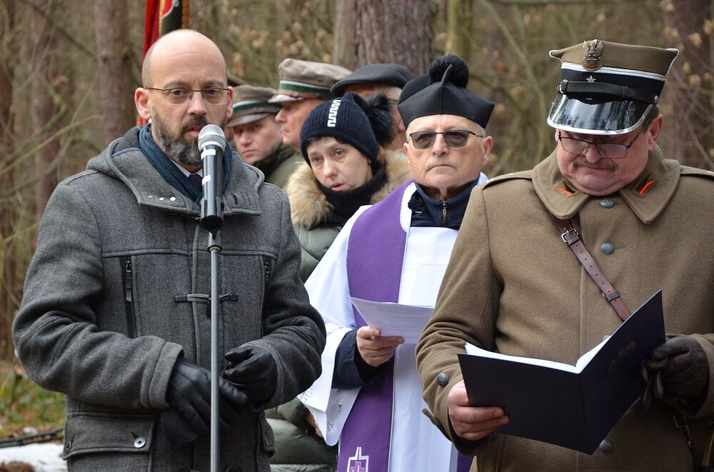 Uroczystość poświęcona ofiarom niemieckich egzekucji w Puszczy Niepołomickiej. Fot. Janusz Ślęzak (IPN)