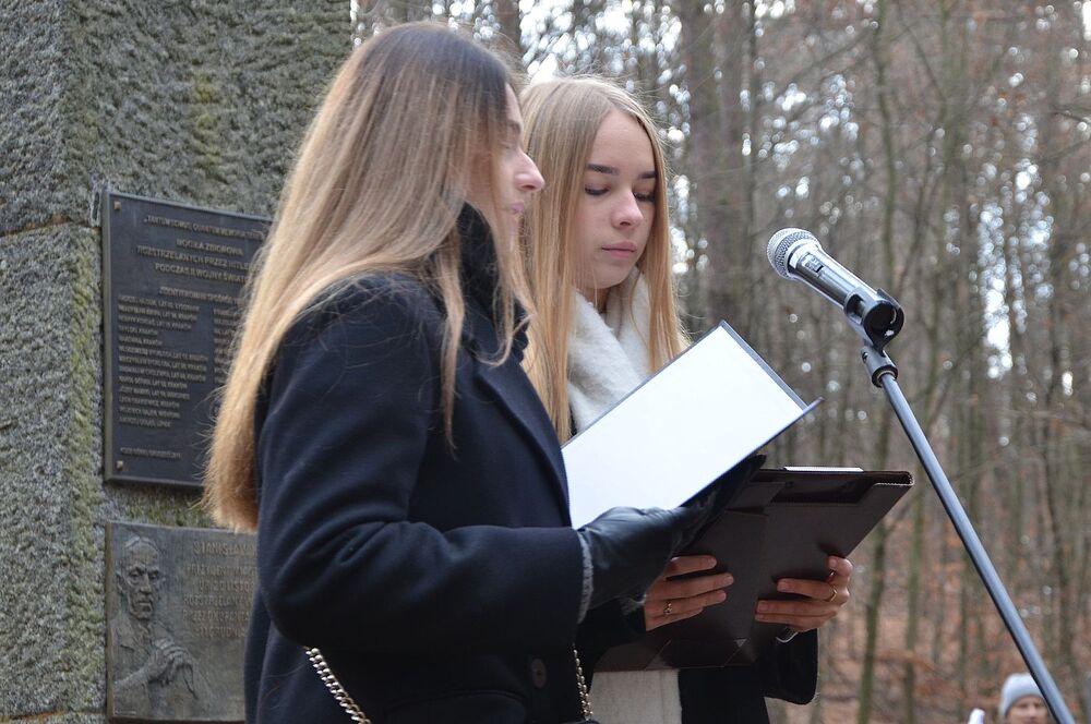 Uroczystość poświęcona ofiarom niemieckich egzekucji w Puszczy Niepołomickiej. Fot. Janusz Ślęzak (IPN)