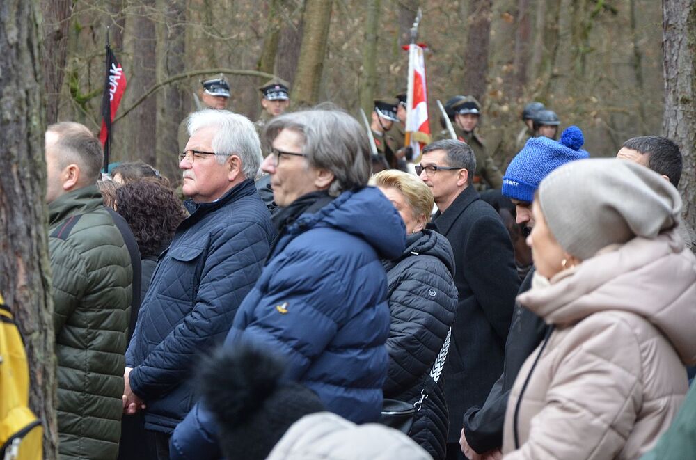 Uroczystość poświęcona ofiarom niemieckich egzekucji w Puszczy Niepołomickiej. Fot. Janusz Ślęzak (IPN)