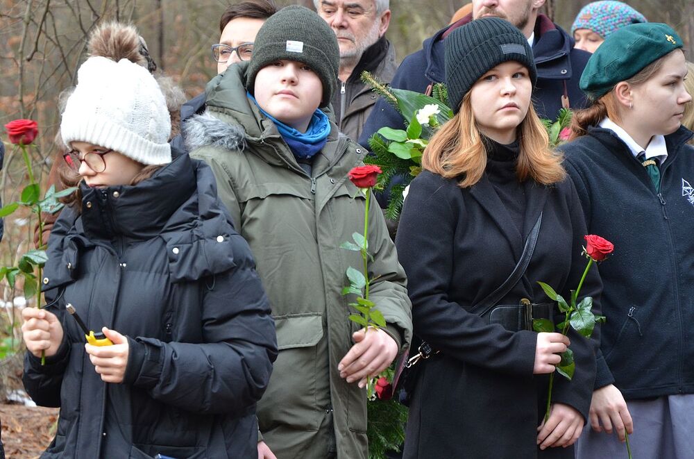Uroczystość poświęcona ofiarom niemieckich egzekucji w Puszczy Niepołomickiej. Fot. Janusz Ślęzak (IPN)
