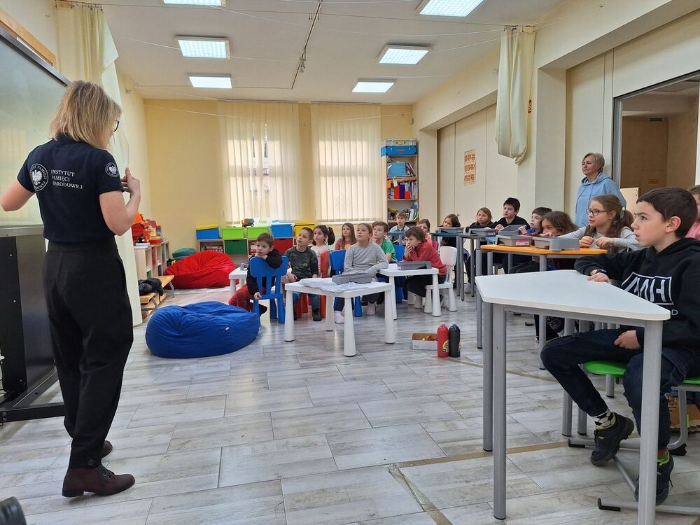 Przystanek Historia Budapeszt. Warsztaty „Jeszcze Polska nie zginęła” dla najmłodszych. Fot. Janusz Ślęzak (IPN)