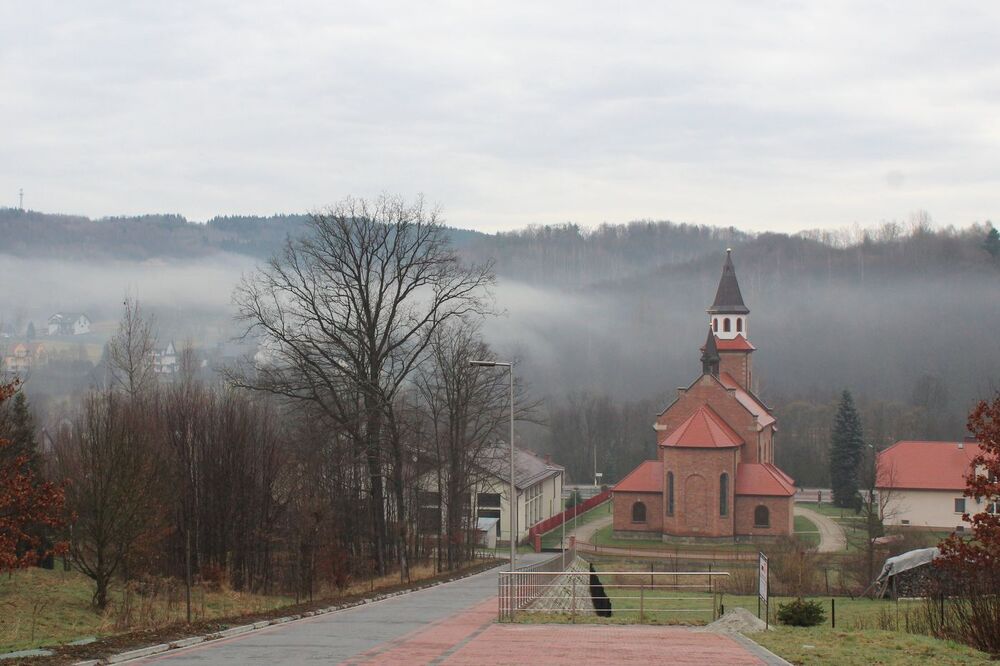 Poświęcono nowy nagrobek Żołnierza Wyklętego, Jana Sałapatka „Orła”. Fot. Maria Konieczna (IPN)