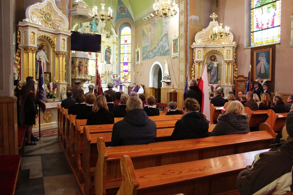 Poświęcono nowy nagrobek Żołnierza Wyklętego, Jana Sałapatka „Orła”. Fot. Maria Konieczna (IPN)