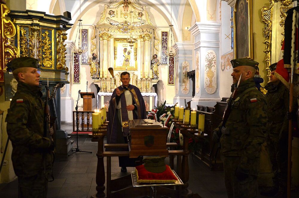 Uroczystości pogrzebowe Józefa Orkisza „Lotnego”. Fot. Janusz Ślęzak (IPN)
