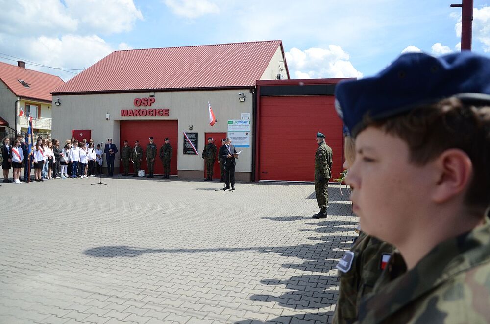 W Makocicach odsłonięto tablicę upamiętniającą zrzut cichociemnych. Fot. Janusz Ślęzak (IPN)