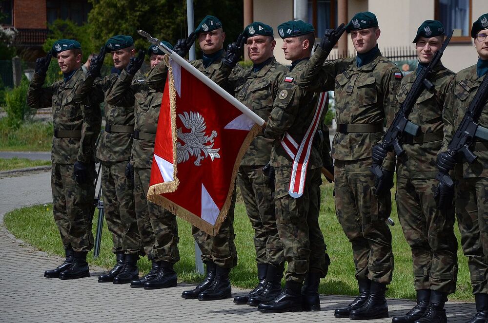 W Makocicach odsłonięto tablicę upamiętniającą zrzut cichociemnych. Fot. Janusz Ślęzak (IPN)