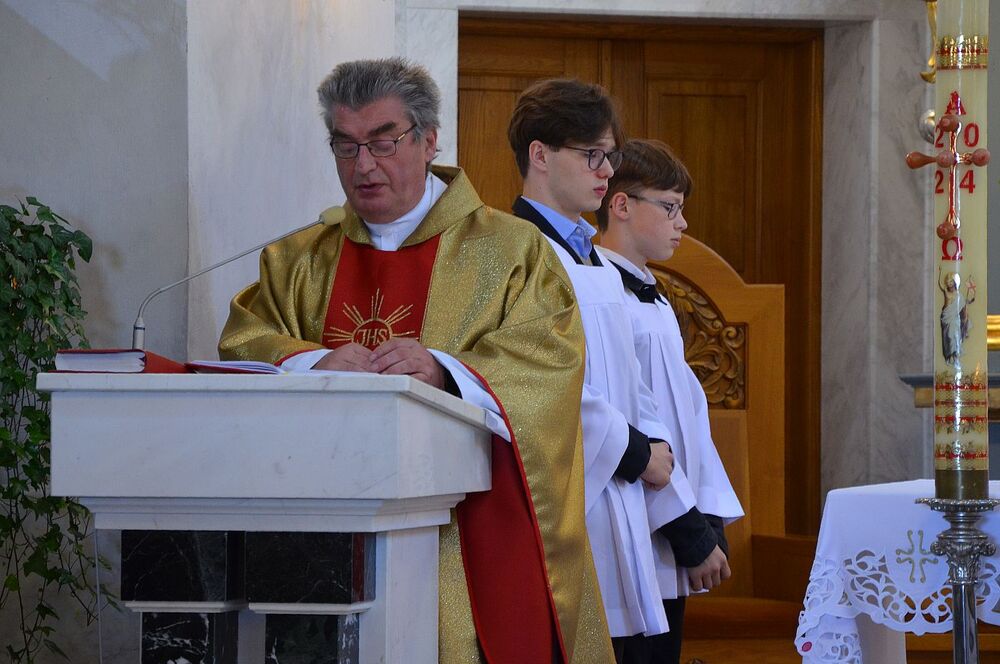 Uroczystość odsłonięcia tablicy chor. Stanisława Kućmierza w Jerzmanowicach. Fot. Janusz Ślęzak (IPN)