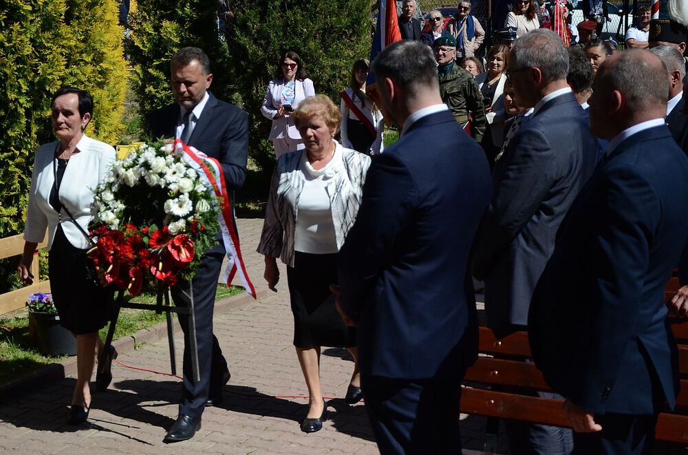 Uroczystość odsłonięcia tablicy chor. Stanisława Kućmierza w Jerzmanowicach. Fot. Janusz Ślęzak (IPN)