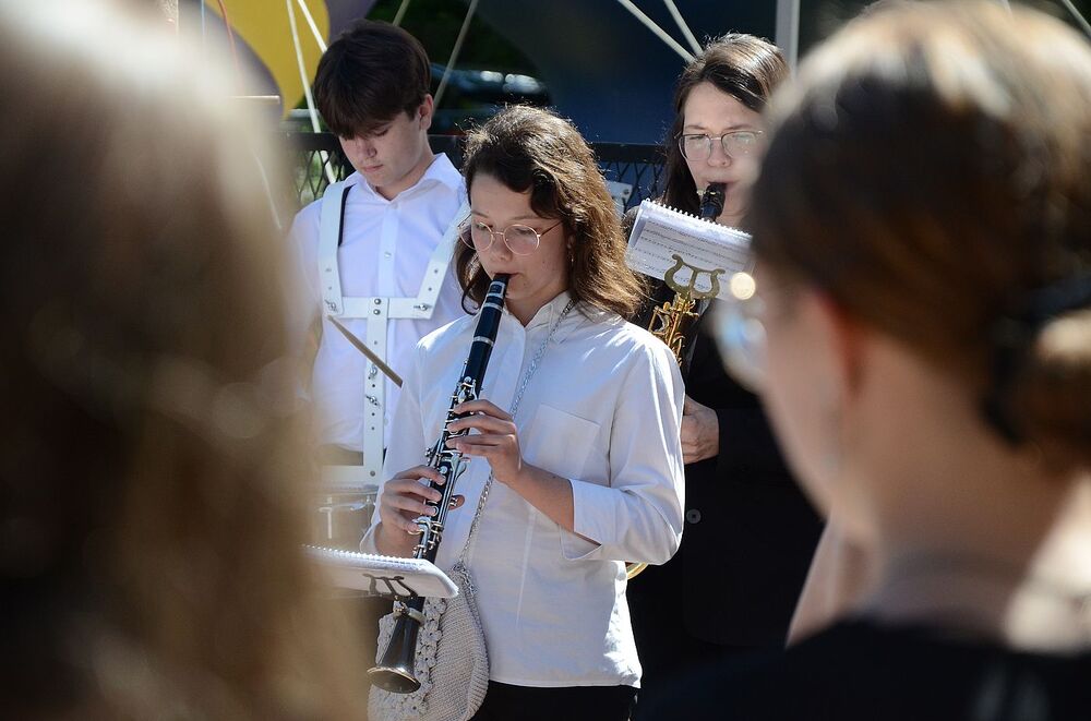 Uroczystość odsłonięcia tablicy chor. Stanisława Kućmierza w Jerzmanowicach. Fot. Janusz Ślęzak (IPN)