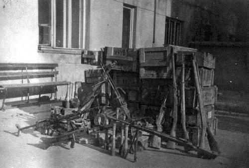 magazyn broni grupy Edwarda Taraszkiewicza "Żelaznego" odkryty przez funkcjonariuszy PUBP we Włodawie 16.04.1948 r. - Wołoskowola pow. Włodawa