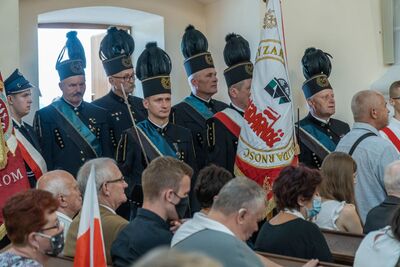 Uczestnicy uroczystości pogrzebowych w kościele pw. Marii Magdaleny w Łęcznej. Fot. Dawid Florczak/IPN Lublin