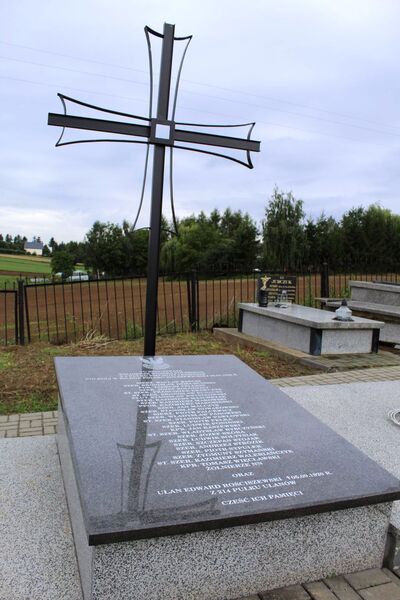 Wyremontowany grób wojenny w Trzeszczanach Pierwszych. Fot. Sylwia Kostyra/IPN Lublin
