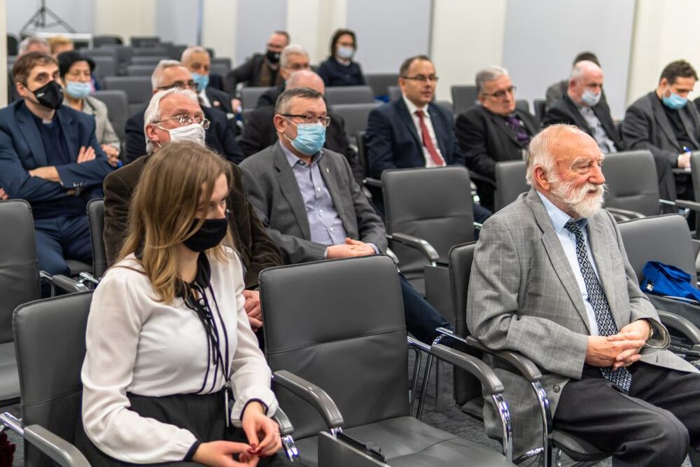 Jubileusz ks. prof. Zygmunta Zielińskiego połączony z wręczeniem księgi pamiątkowej „Wokół Kościoła i władzy. Studia dedykowane...” – Lublin, 16 grudnia 2021. Fot. Dawid Florczak/IPN Lublin