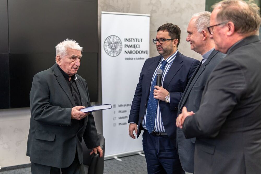 Jubileusz ks. prof. Zygmunta Zielińskiego połączony z wręczeniem księgi pamiątkowej „Wokół Kościoła i władzy. Studia dedykowane...” – Lublin, 16 grudnia 2021. Fot. Dawid Florczak/IPN Lublin