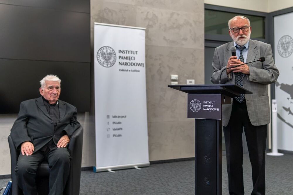 Jubileusz ks. prof. Zygmunta Zielińskiego połączony z wręczeniem księgi pamiątkowej „Wokół Kościoła i władzy. Studia dedykowane...” – Lublin, 16 grudnia 2021. Fot. Dawid Florczak/IPN Lublin