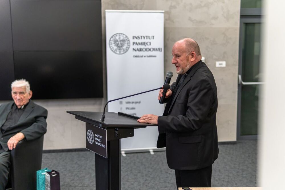 Jubileusz ks. prof. Zygmunta Zielińskiego połączony z wręczeniem księgi pamiątkowej „Wokół Kościoła i władzy. Studia dedykowane...” – Lublin, 16 grudnia 2021. Fot. Dawid Florczak/IPN Lublin